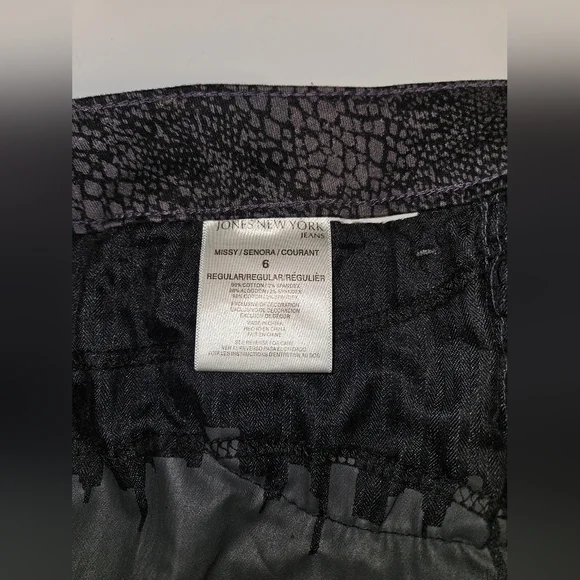 Jones New York Jeans - Black and Gray Snakeskin Look Jeans - size 6 - Picture 5 of 9